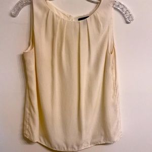 Gathered collar top. 100% silk. 2P Beige